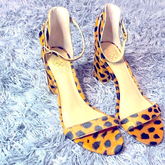 Vince Camuto π₯ππ»β€οΈ WOMENβS STYLISH VINCE CAMUTO LEOPARD PRINT ANKLE STRAP HEELS - Picture 1 of 4